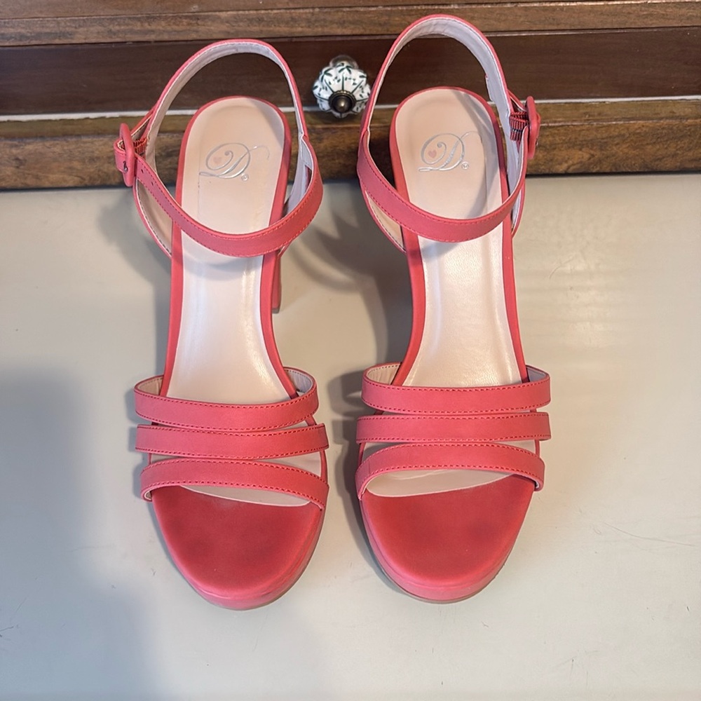My Delicious Shoes Coral heel, Sz 9